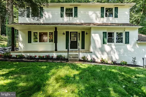 Exterior - 4 Blue Jay Dr, Newark, DE 19713 photo 3 of 13