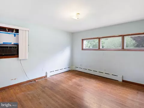 Bedroom - 269 W Chestnut Hill Rd, Newark, DE 19713 photo 5 of 6