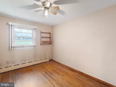 Bedroom - 269 W Chestnut Hill Rd, Newark, DE 19713 photo 3 of 6