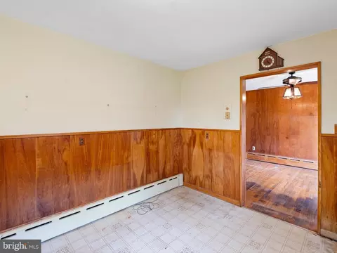 Entry Way - 269 W Chestnut Hill Rd, Newark, DE 19713 photo 1 of 2