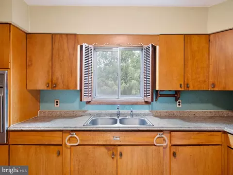 Kitchen - 269 W Chestnut Hill Rd, Newark, DE 19713 photo 3 of 3