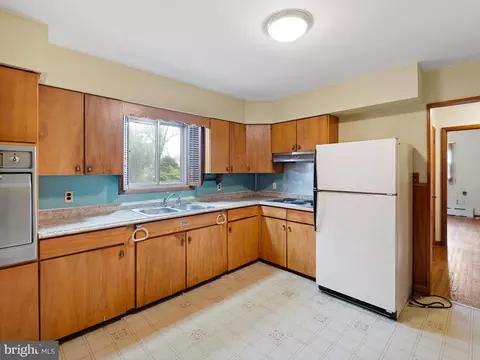 Kitchen - 269 W Chestnut Hill Rd, Newark, DE 19713 photo 1 of 3