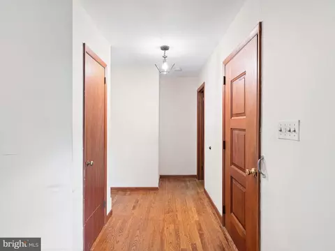 Entry Way - 269 W Chestnut Hill Rd, Newark, DE 19713 photo 2 of 2
