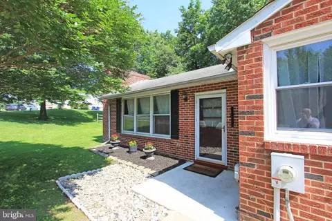 311 Norman Dr, Newark, DE 19702 photo 2