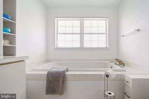 Bath - 45 Sherin Dr, Newark, DE 19702 photo 2 of 3