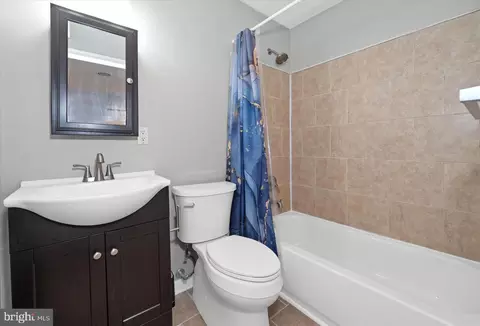 Bath - 12 S Kingston Rd, Newark, DE 19713 photo 1 of 2