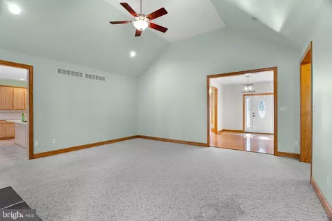 Living - 1211 Dexter Corner Rd, Townsend, DE 19734 photo 3 of 4