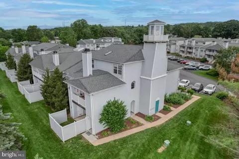 2902 Waters Edge Dr #261, Newark, DE 19702