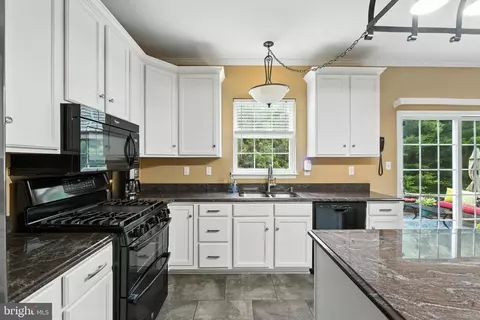 Kitchen - 28 White Birch Blvd, Bear, DE 19701 photo 3 of 6