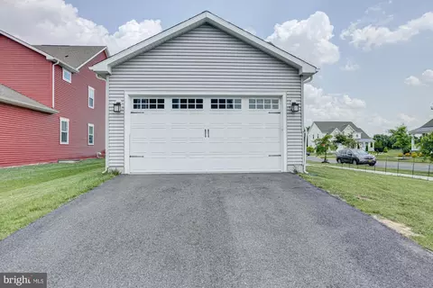 Exterior - 629 Spring Hollow Dr, Middletown, DE 19709 photo 4 of 7