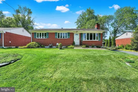 907 Rahway Dr, Newark, DE 19711