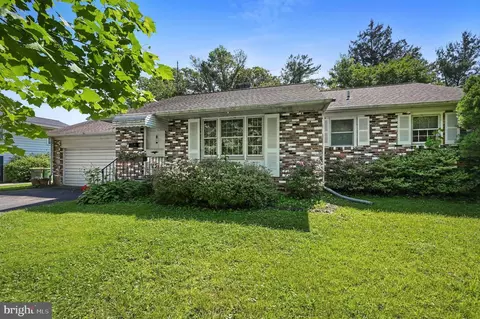 609 Apple Rd, Newark, DE 19711