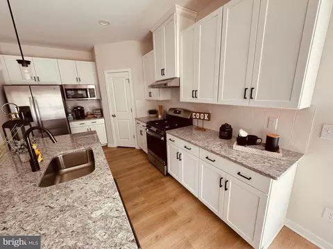 Kitchen - 340 Coralroot Dr, Townsend, DE 19734 photo 4 of 4