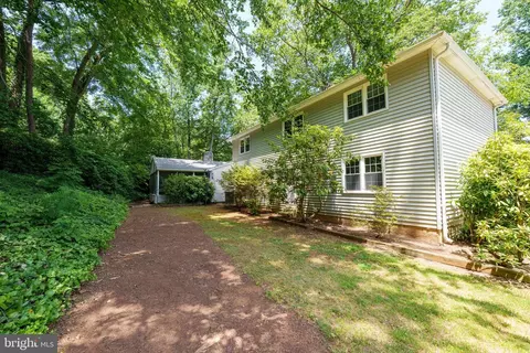 Exterior - 403 Dove Dr, Newark, DE 19713 photo 2 of 8
