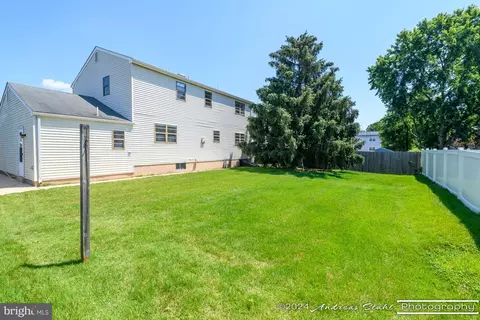 47 Robert Oakes Dr, Newark, DE 19713 photo 3