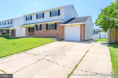 47 Robert Oakes Dr, Newark, DE 19713 photo 2