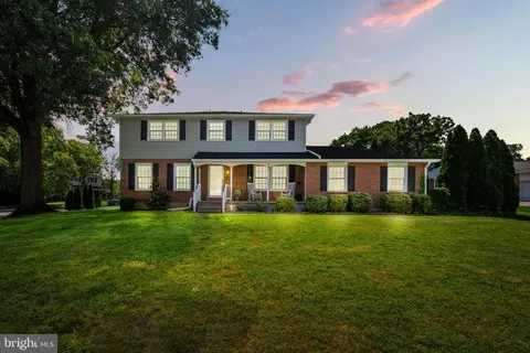 2708 E Landsdowne Dr, Wilmington, DE 19810