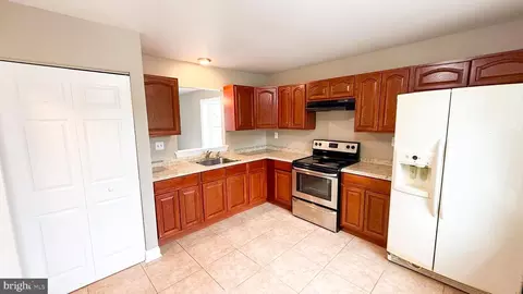 Entry Way - 1000 Old Forge Rd, New Castle, DE 19720 photo 1 of 4