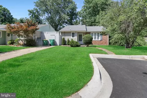 301 Pond View Ln, Bear, DE 19701