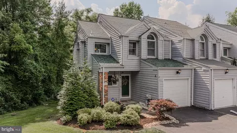 316 Pleasant Knoll Ct, Newark, DE 19711