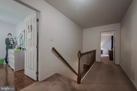 Entry Way - 19 E Mill Station Dr, Newark, DE 19711 photo 6 of 10