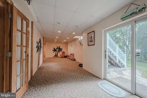Entry Way - 19 E Mill Station Dr, Newark, DE 19711 photo 5 of 10