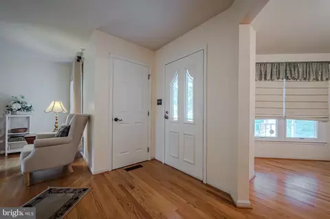 Entry Way - 19 E Mill Station Dr, Newark, DE 19711 photo 1 of 10