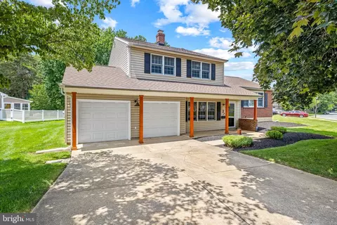 2 Donwood Dr, New Castle, DE 19720