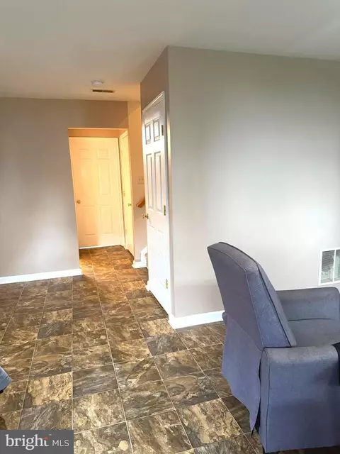 Entry Way - 19 Spring Dr, Newark, DE 19702 photo 8 of 9