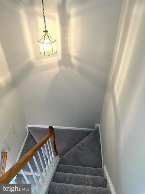 Entry Way - 19 Spring Dr, Newark, DE 19702 photo 2 of 9