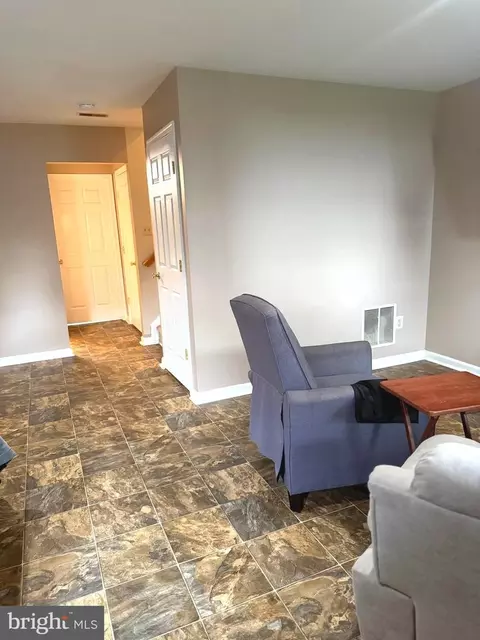 Entry Way - 19 Spring Dr, Newark, DE 19702 photo 7 of 9