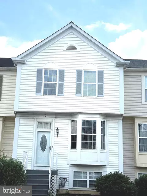 Exterior - 19 Spring Dr, Newark, DE 19702 photo 2 of 5
