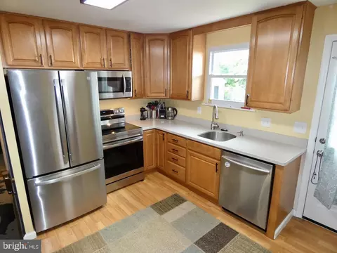 Kitchen - 23 Upland Ct, Newark, DE 19713 photo 3 of 3