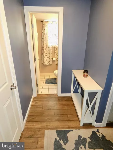 Entry Way - 23 Upland Ct, Newark, DE 19713 photo 6 of 7