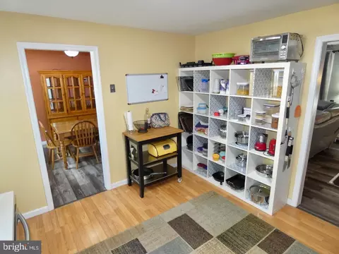 Entry Way - 23 Upland Ct, Newark, DE 19713 photo 4 of 7