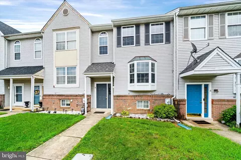 6 Auckland Dr, Newark, DE 19702