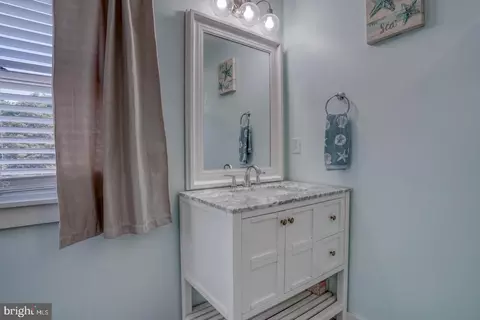 Bath - 646 Commerce St, Townsend, DE 19734 photo 5 of 5