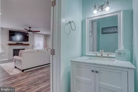 Entry Way - 646 Commerce St, Townsend, DE 19734 photo 6 of 7