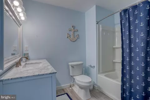 Bath - 646 Commerce St, Townsend, DE 19734 photo 1 of 5