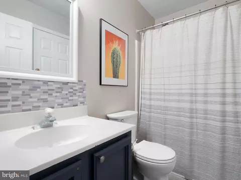 Bath - 423 Feather Dr, Newark, DE 19702 photo 2 of 2