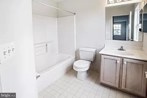 Bath - 805 Haley St, Middletown, DE 19709 photo 2 of 6