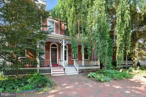 818 W 10th St, Wilmington, DE 19801