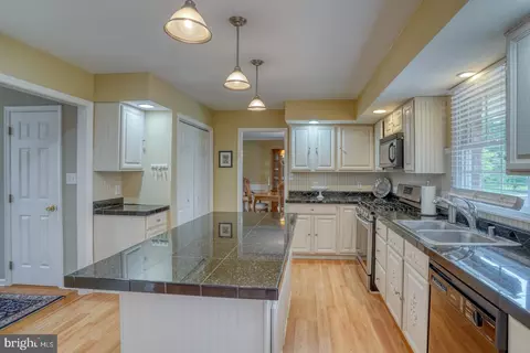Kitchen - 140 Honora Dr, Bear, DE 19701 photo 2 of 2