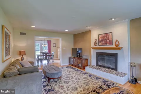 Living - 140 Honora Dr, Bear, DE 19701 photo 3 of 4