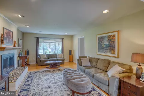 Living - 140 Honora Dr, Bear, DE 19701 photo 4 of 4