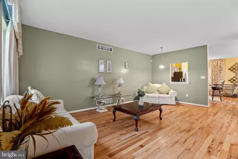 Living - 77 Mahopac Dr, Bear, DE 19701 photo 3 of 4