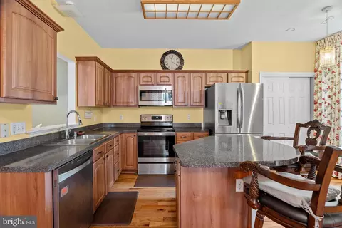 Kitchen - 77 Mahopac Dr, Bear, DE 19701 photo 3 of 4
