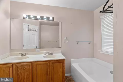 Entry Way - 77 Mahopac Dr, Bear, DE 19701 photo 3 of 5