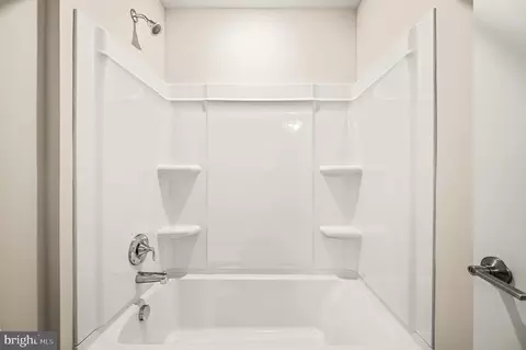 Bath - 2907 Cordwainers Ln, Middletown, DE 19709 photo 2 of 2
