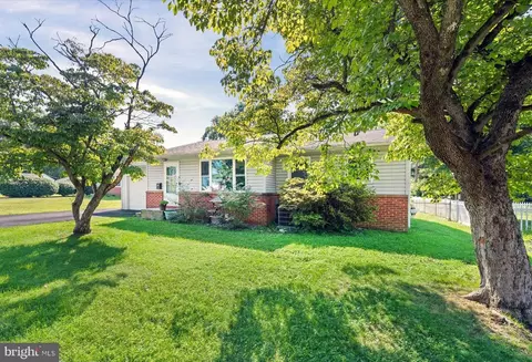 4 Flora Cir, Newark, DE 19711